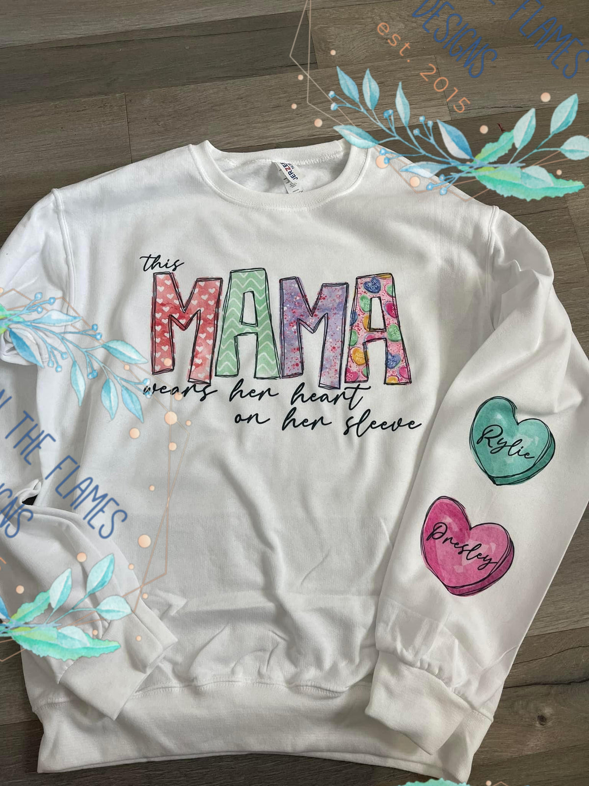 This MAMA wears her heart on her sleeve Tee/Sweatshirt